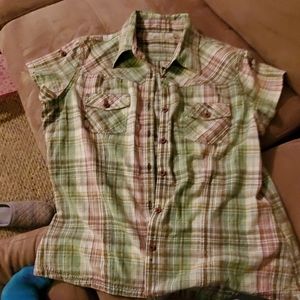Short sleeve buttom up